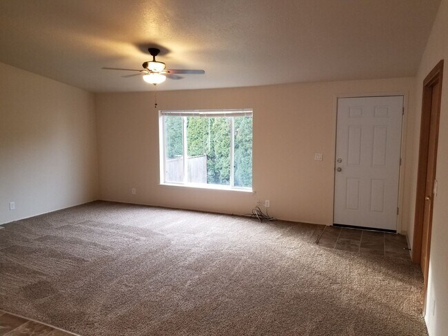 Building Photo - Pet Friendly 4 bedroom 2 bath home with a carport near Albany, OR