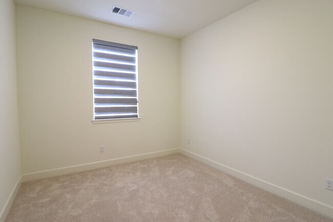 Building Photo - 6862 Ronaldinho Dr