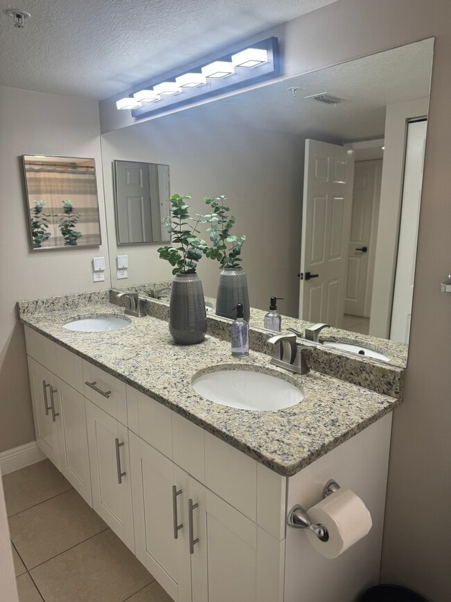 Building Photo - 4105 Residence Drive