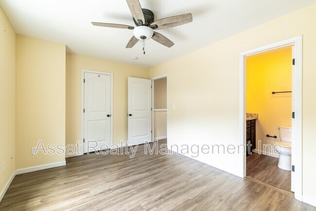 Building Photo - 910 Warrior Hill Dr