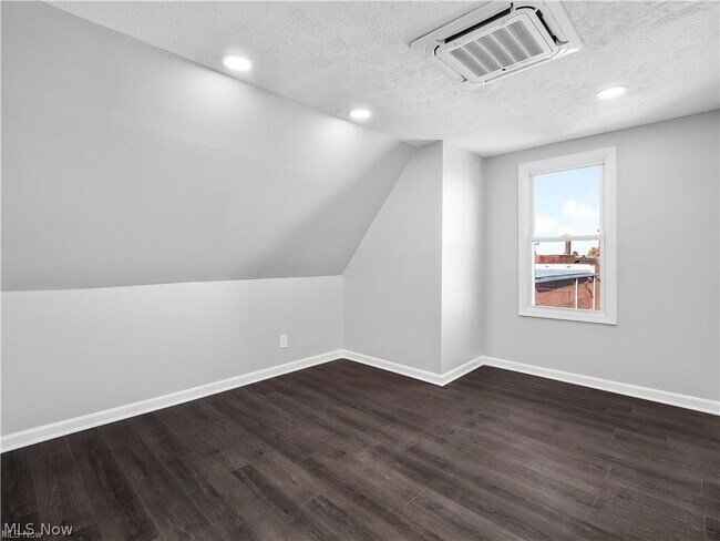 Building Photo - 6110 W Clinton Ave