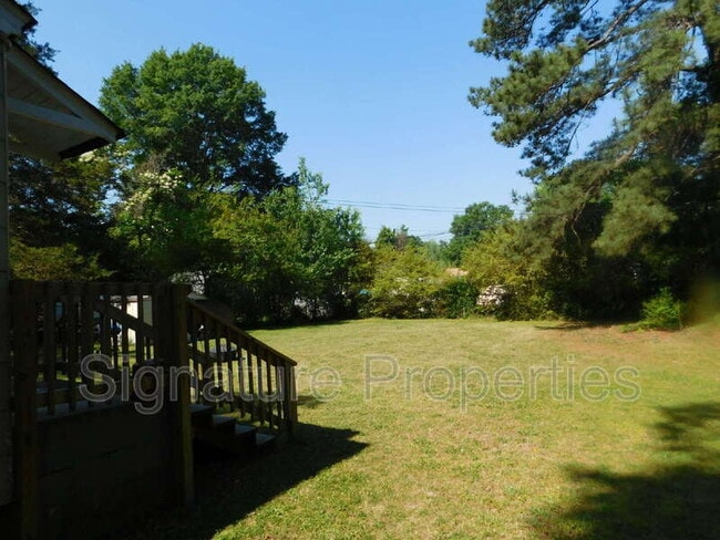 Building Photo - 718 Yorkshire Dr