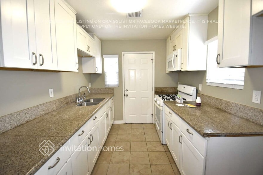 Building Photo - 2010 N Corlett Ave