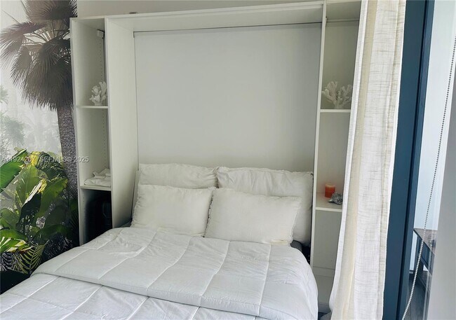 Building Photo - 121 NE 34th St