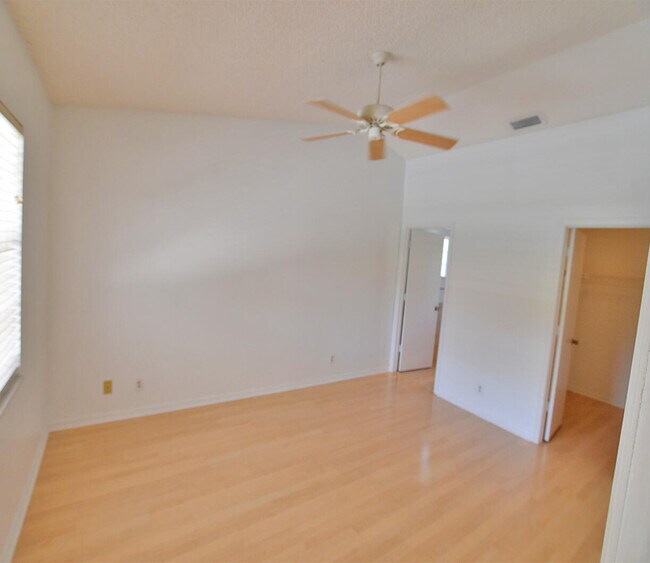 Building Photo - 174 Parkwood Dr