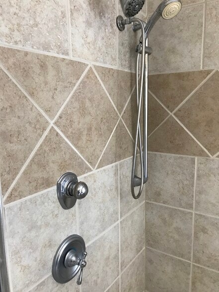 duel shower heads - 1931 Dante Ln