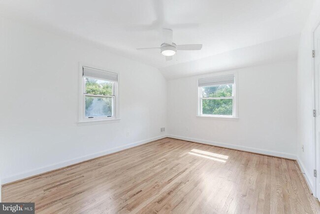 Building Photo - 1709 Patrick Henry Dr