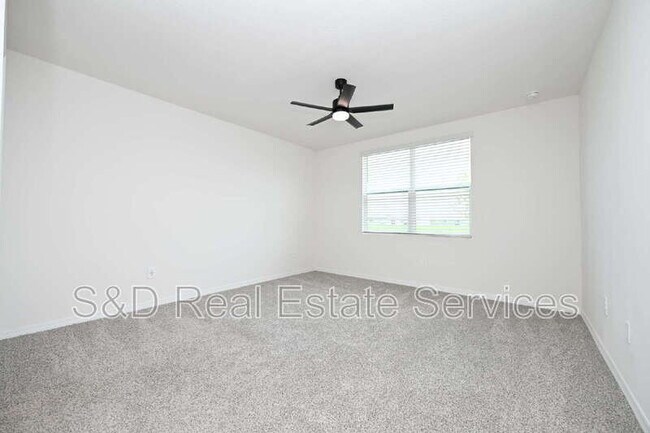 Building Photo - 2106 Rosewood Dr