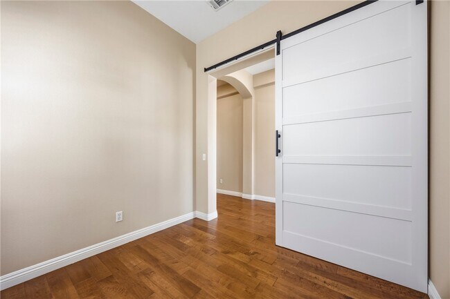 Building Photo - 56 Turnbury Ln