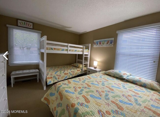 Building Photo - 10 SE Central Ave