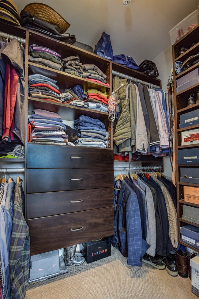 Building Photo - 5858 N Broadway