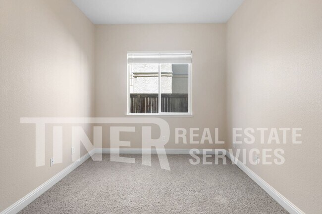 Building Photo - 1841 Edgemore Ave