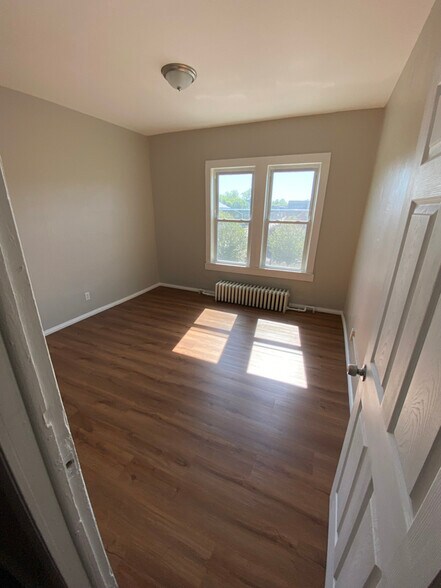 Building Photo - 445 Albany Ave