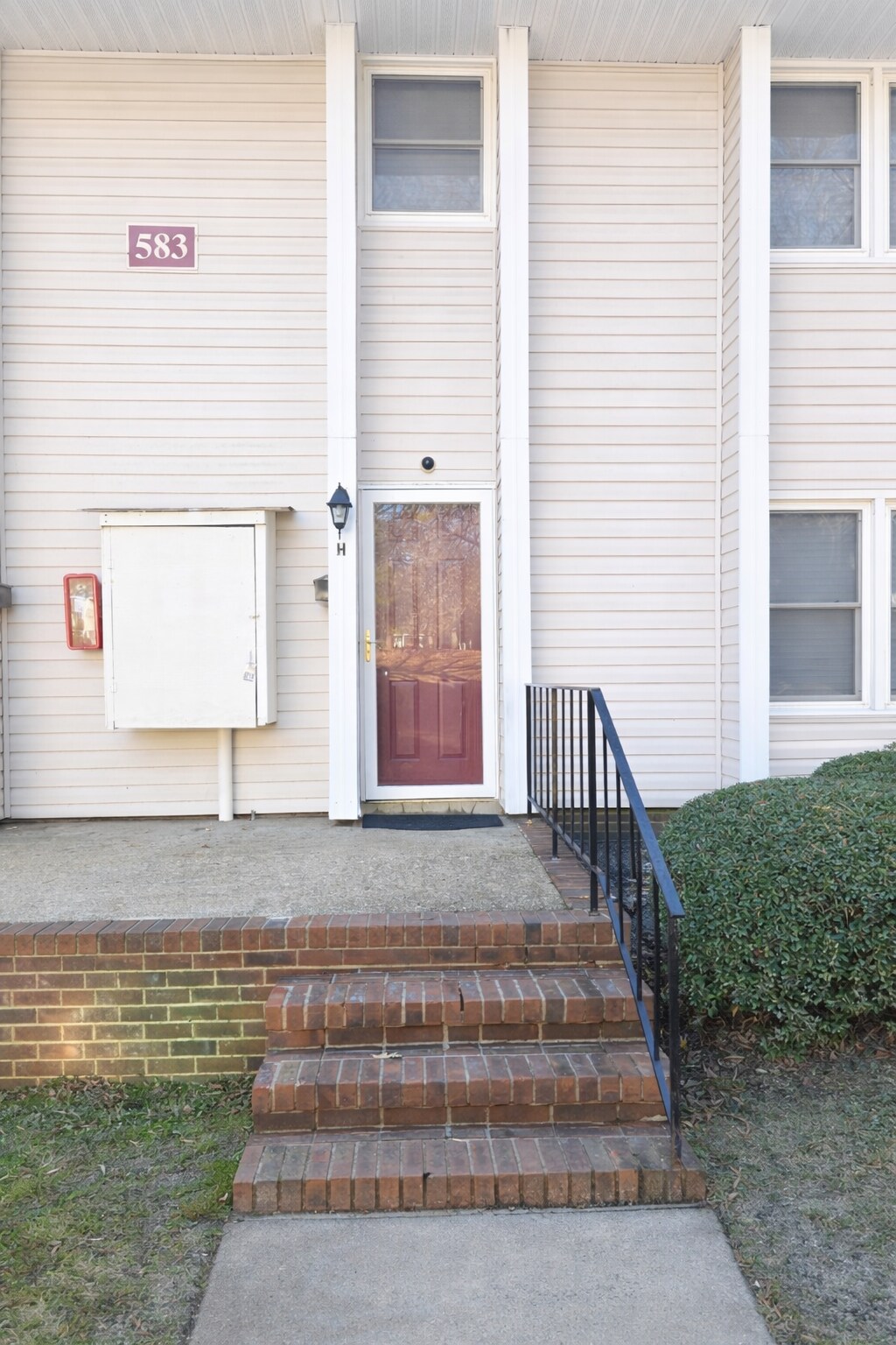 Building Photo - 583 Winding Creek Rd