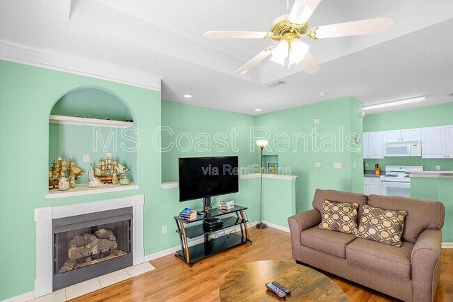 Building Photo - 2252 Beach Dr