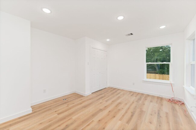 Building Photo - ? Spacious 4BR / 3.5BA Single-Family Home – Move-In Ready! ?