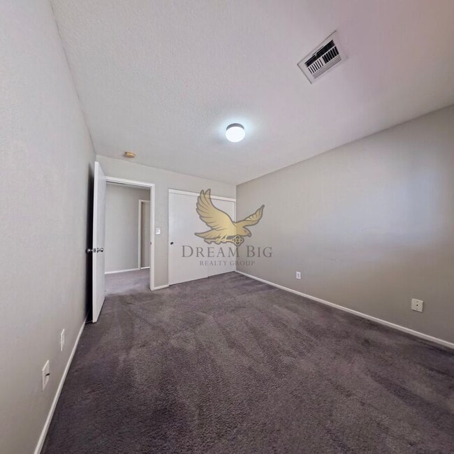 Building Photo - 548 Haunts Walk Ave