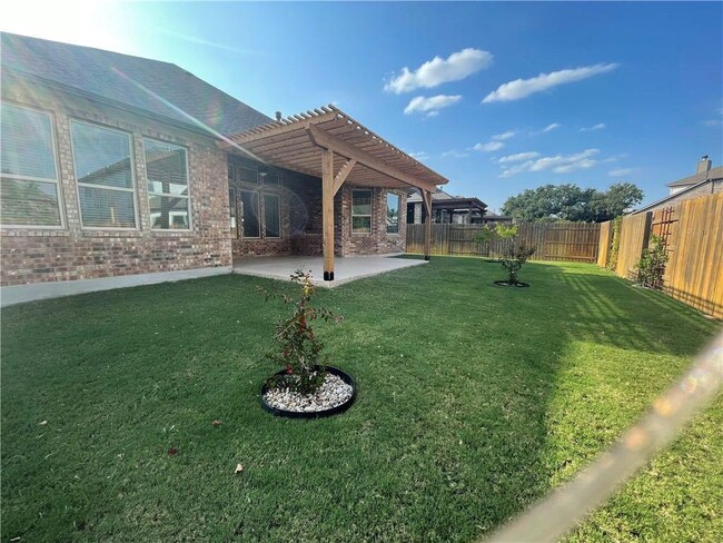 Building Photo - 932 Hezekiah Ln