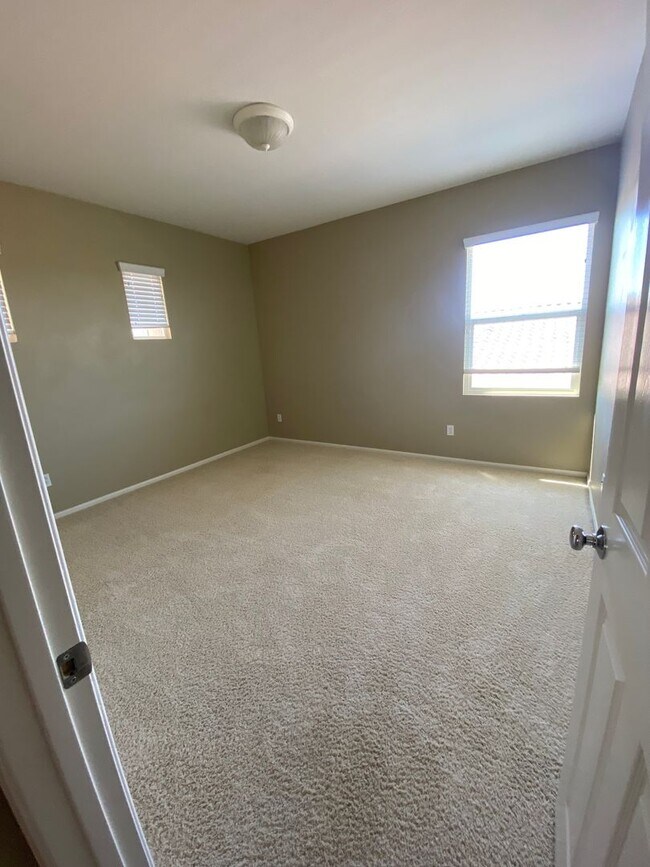 Building Photo - 5 bedroom home in Morgan Hill