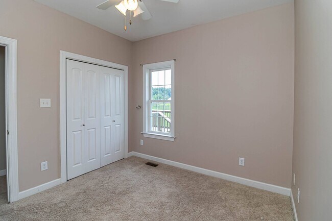 Building Photo - 109 Willow Pond Dr