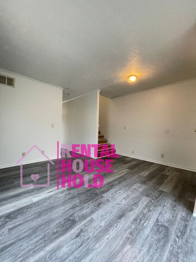 Building Photo - Completely Redone 3 Bed 1.5 Bath Rental!