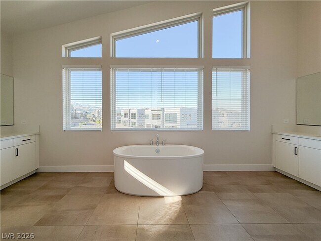 Building Photo - 10761 Canyon Bloom Dr