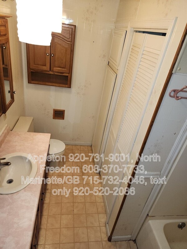 Building Photo - S7559 US-12