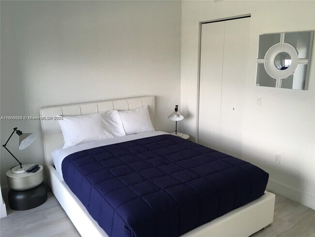 Building Photo - 121 NE 34th St