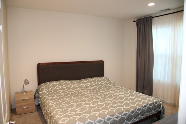 Building Photo - 251 Mission Villas Rd