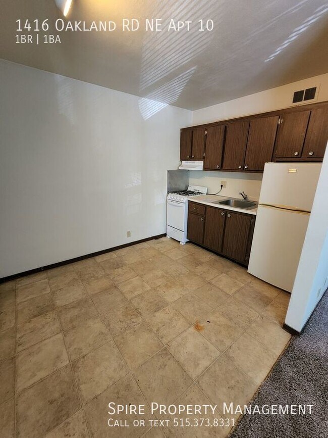 Building Photo - NE 1 Bedroom, Private Entry Small Pets Wel...