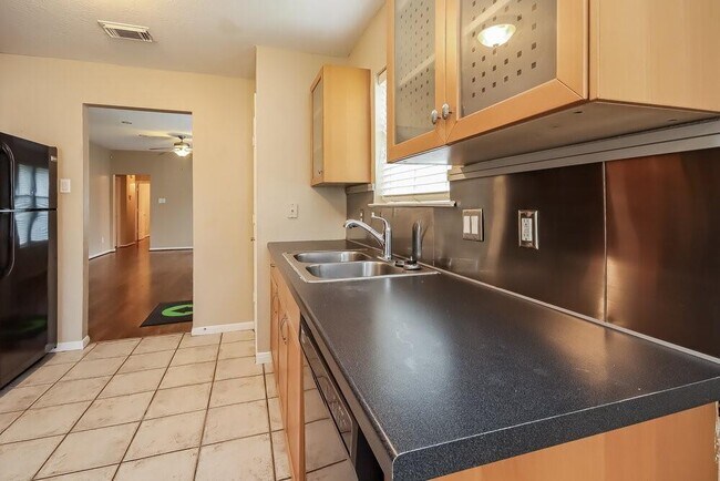 Building Photo - 22926 Sugar Bear Dr