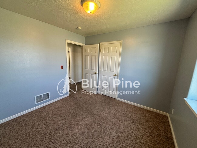 Building Photo - 3920 E Deloy Dr