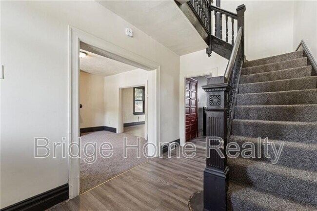 Building Photo - 1250 Blackadore Ave