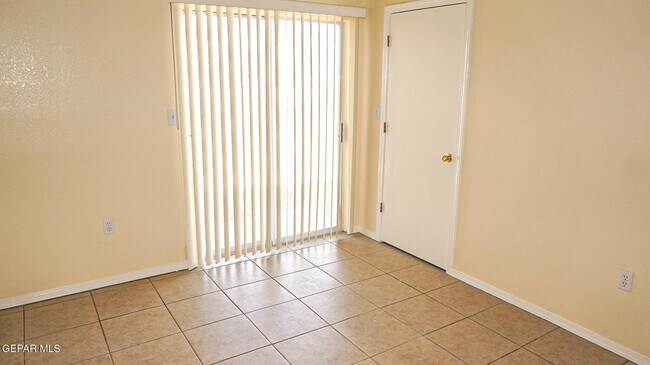 Building Photo - 3559 Oasis Dr