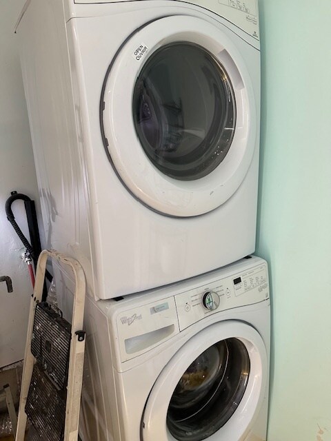 Laundry room - 1606 Elm St