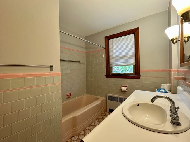 Building Photo - 6 Piave St
