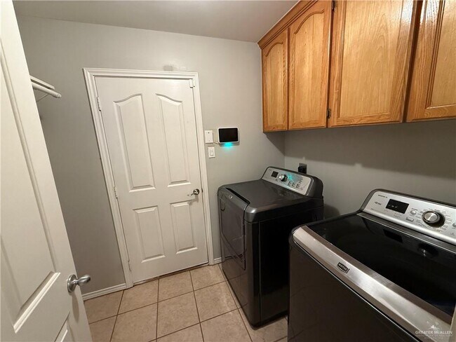 Building Photo - 25 Frontier Dr