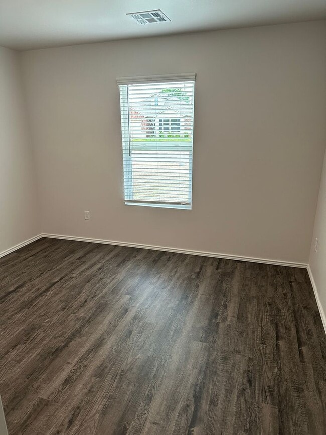 Building Photo - Now Pre-Leasing ? Stylish 3-Bedroom | 2-Bathroom Home in Shadow Valley