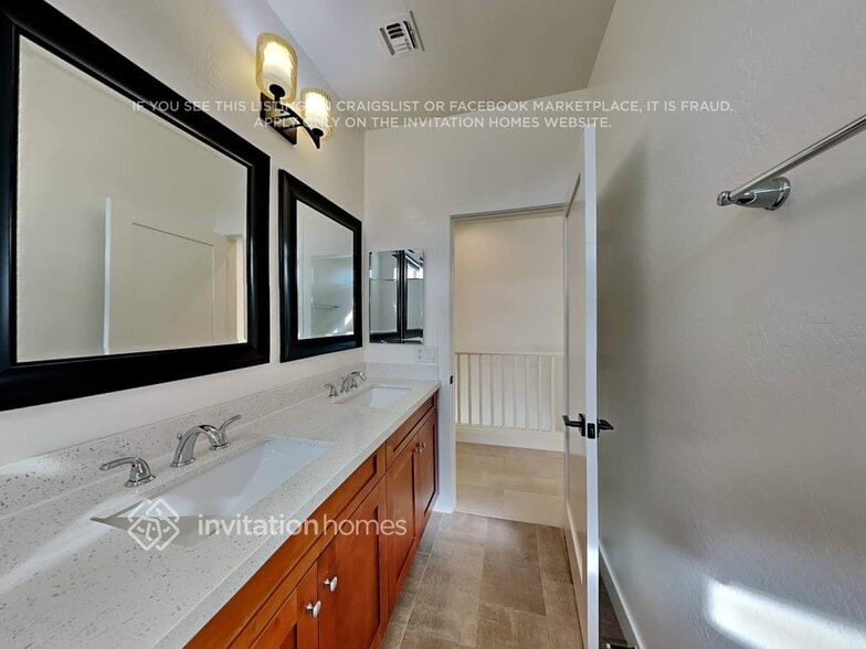 Building Photo - 16513 S 10th St