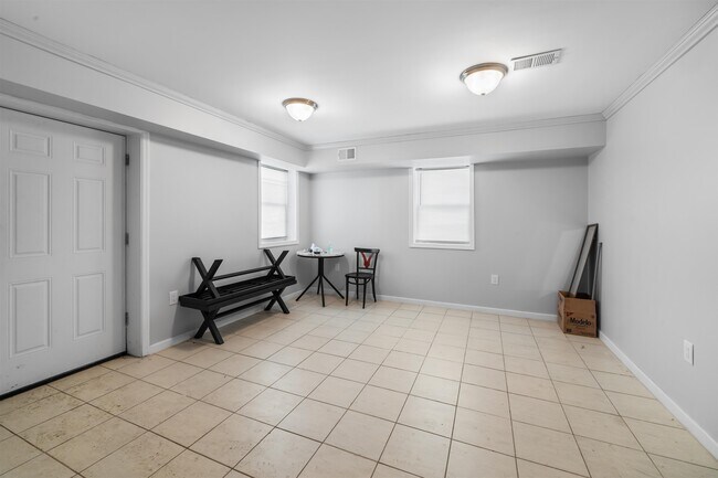 Building Photo - 108 Kearney Ave