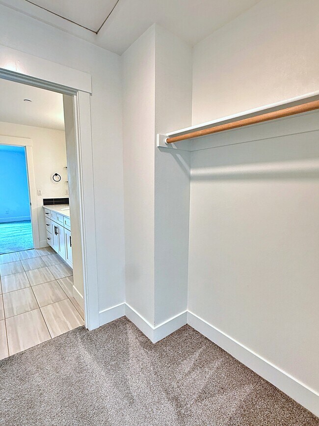 Building Photo - 4209 SE 80th Ave
