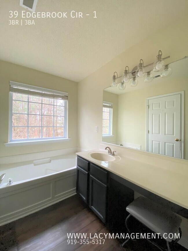 Building Photo - 39 Edgebrook Cir