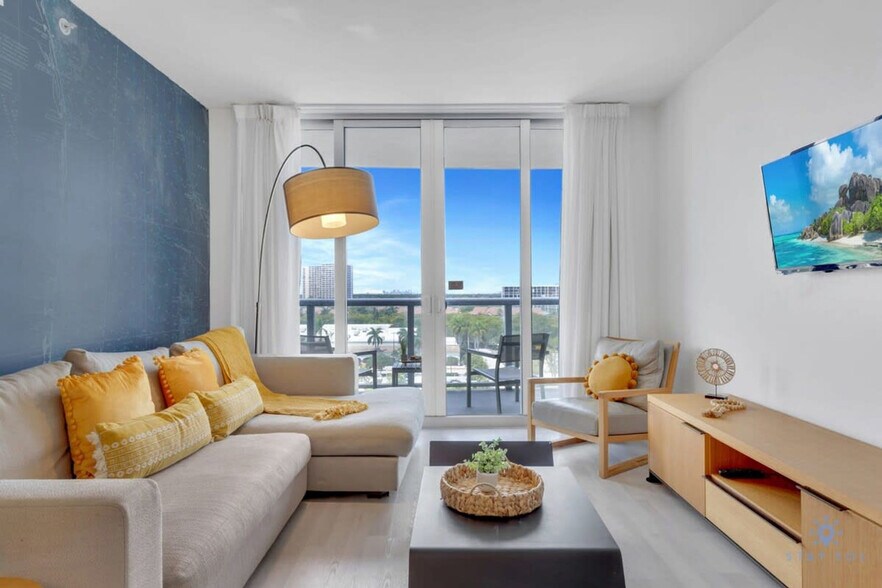 Building Photo - 2602 E Hallandale Beach Blvd