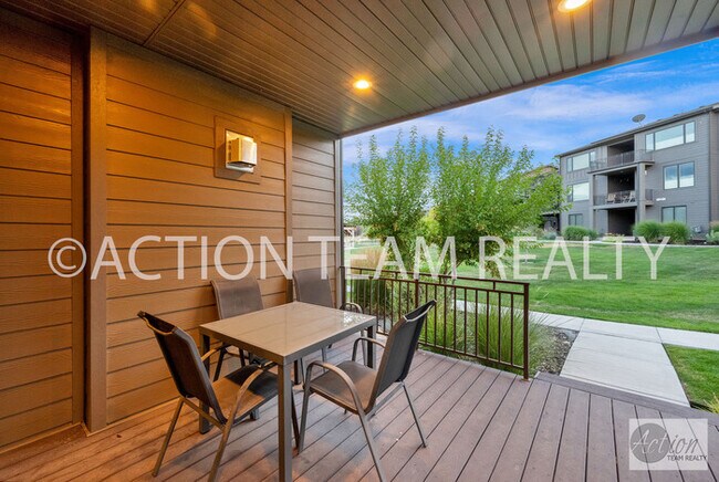 Building Photo - Beautiful Townhome in Huntsville
