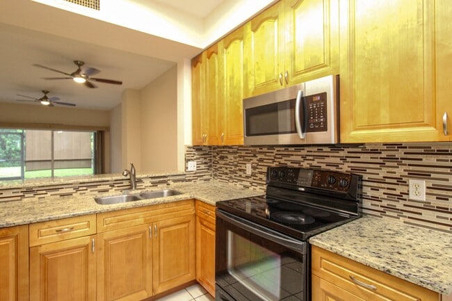 Building Photo - ***2BED/2BATH***PRESERVE VIEW***UPDATED KI...