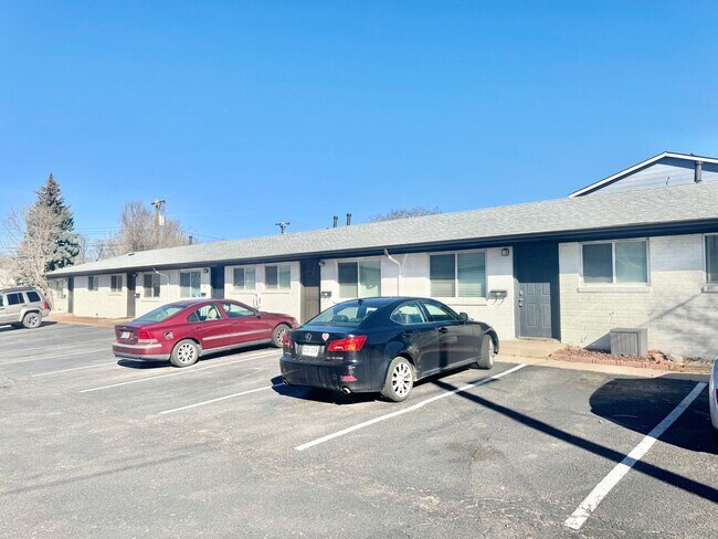Building Photo - 1 Bedroom with Granite Counters and In-Unit Laundry!