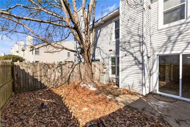 Building Photo - 1619 Slidell Ln
