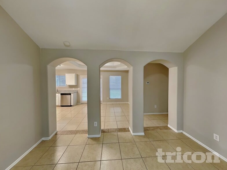 Building Photo - 2311 Shady Birch Dr