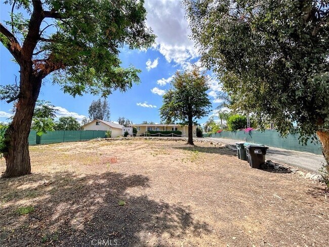 Building Photo - 28205 El Toro Rd