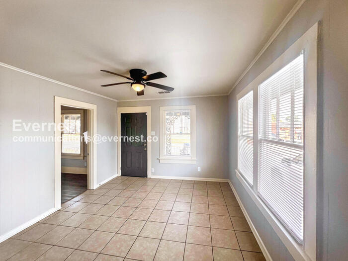 Building Photo - 114 W 18th St